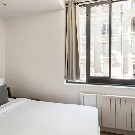 Modern Perfectly Equipped And Renovated פריז