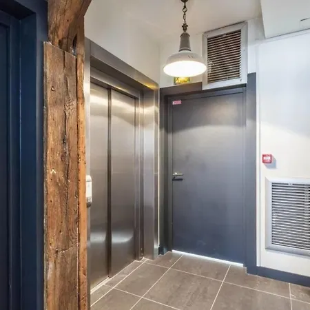 Modern Perfectly Equipped And Renovated * パリ